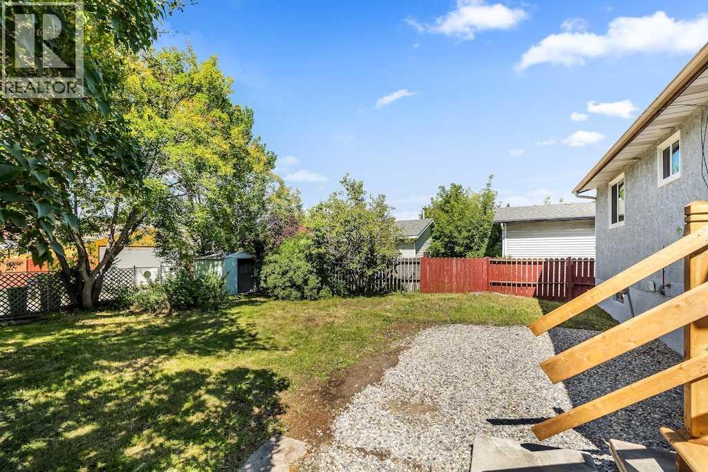 Single Family House Bi-level for Sale in  Rundlecairn Way NE Rundle Calgary 