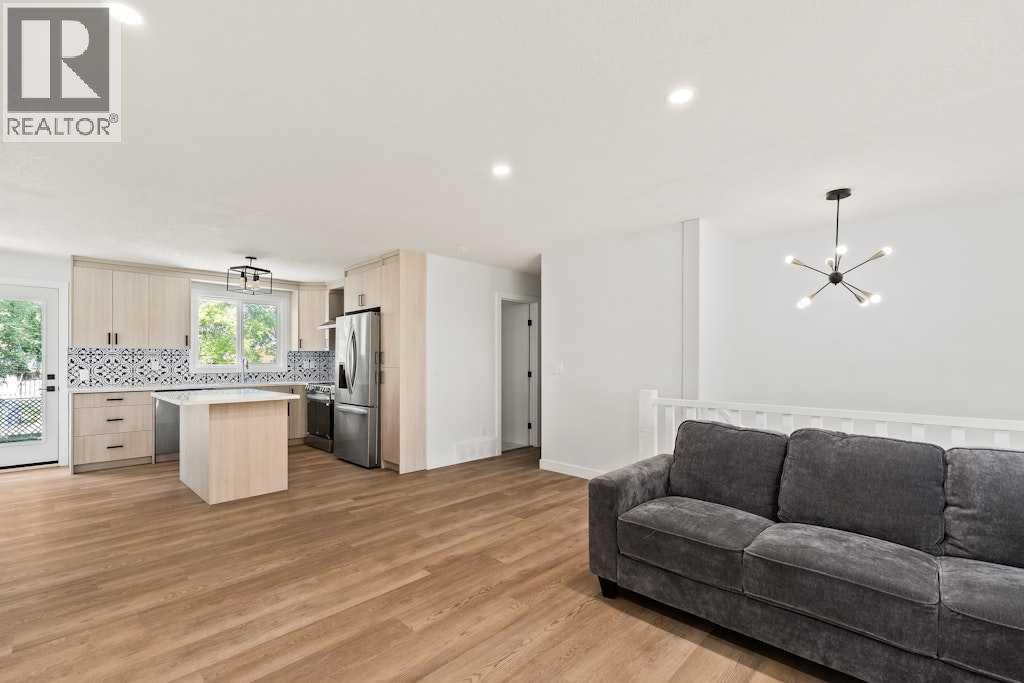 Single Family House Bi-level for Sale in  Rundlecairn Way NE Rundle Calgary 