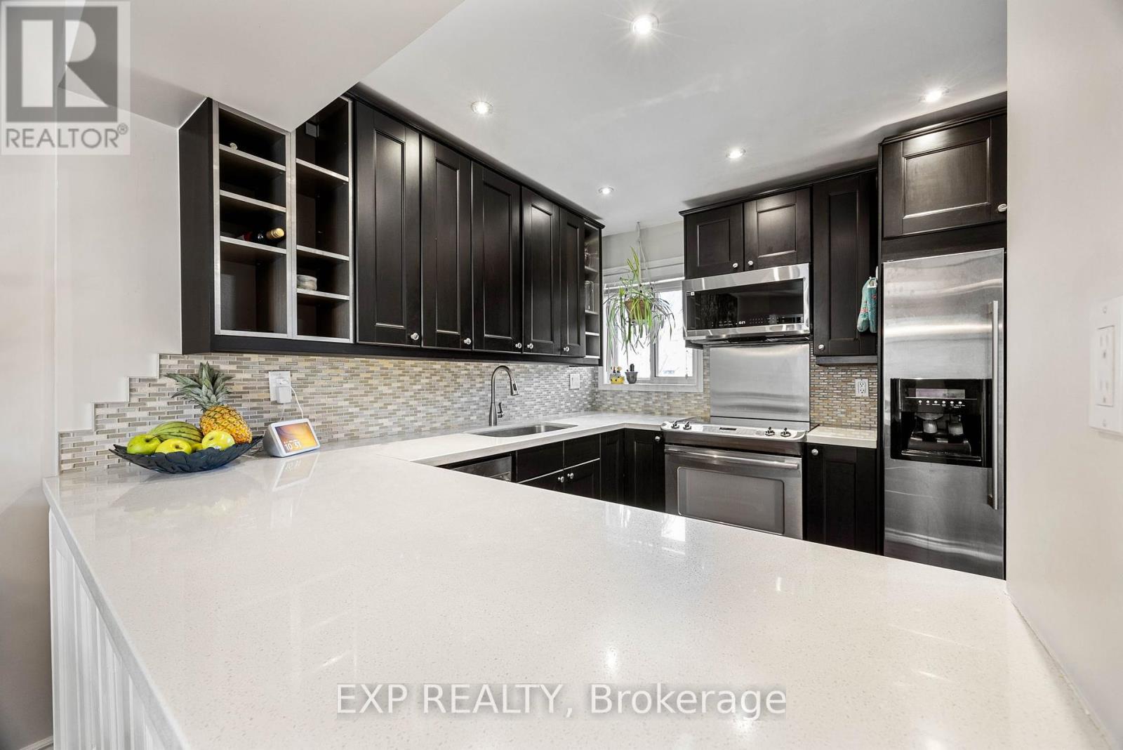 Photo 9 of 28 1250 Marlborough Court, Oakville ON