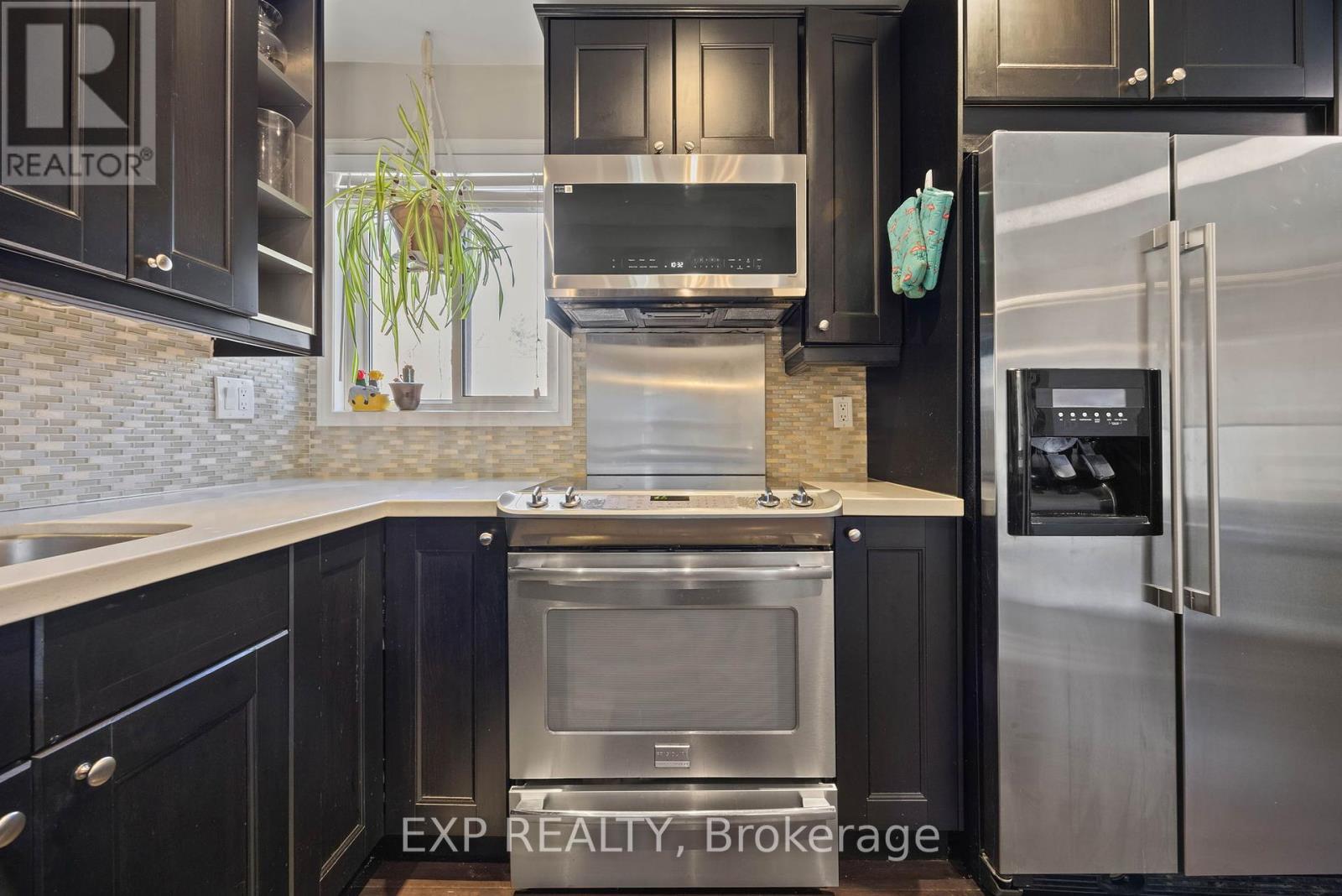 Photo 5 of 28 1250 Marlborough Court, Oakville ON