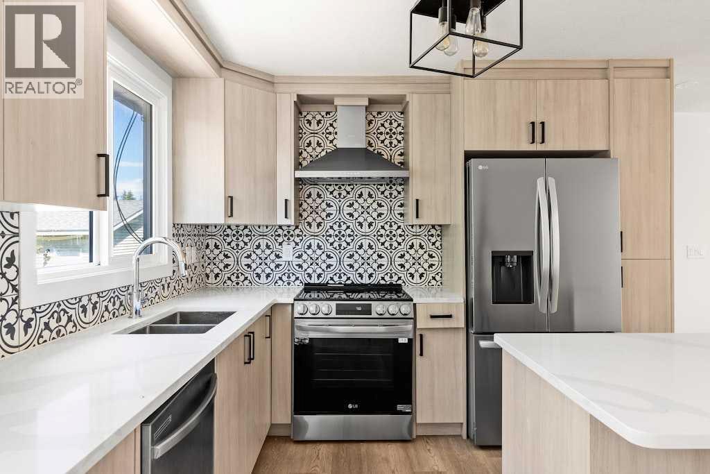 Single Family House Bi-level for Sale in  Rundlecairn Way NE Rundle Calgary 