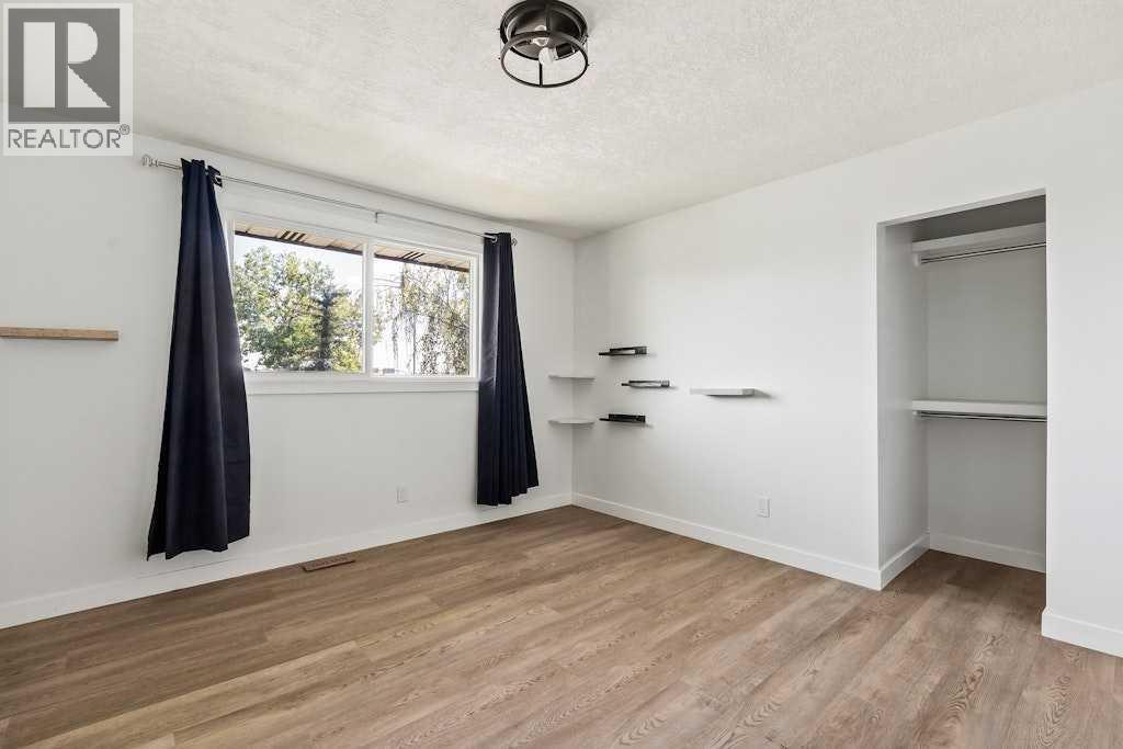 Single Family House Bi-level for Sale in  Rundlecairn Way NE Rundle Calgary 