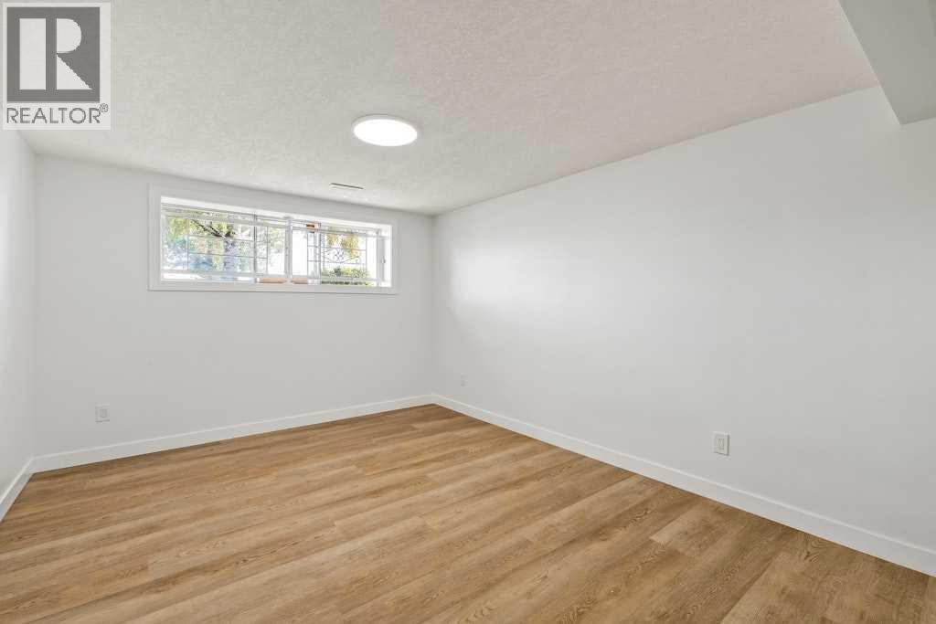 Single Family House Bi-level for Sale in  Rundlecairn Way NE Rundle Calgary 