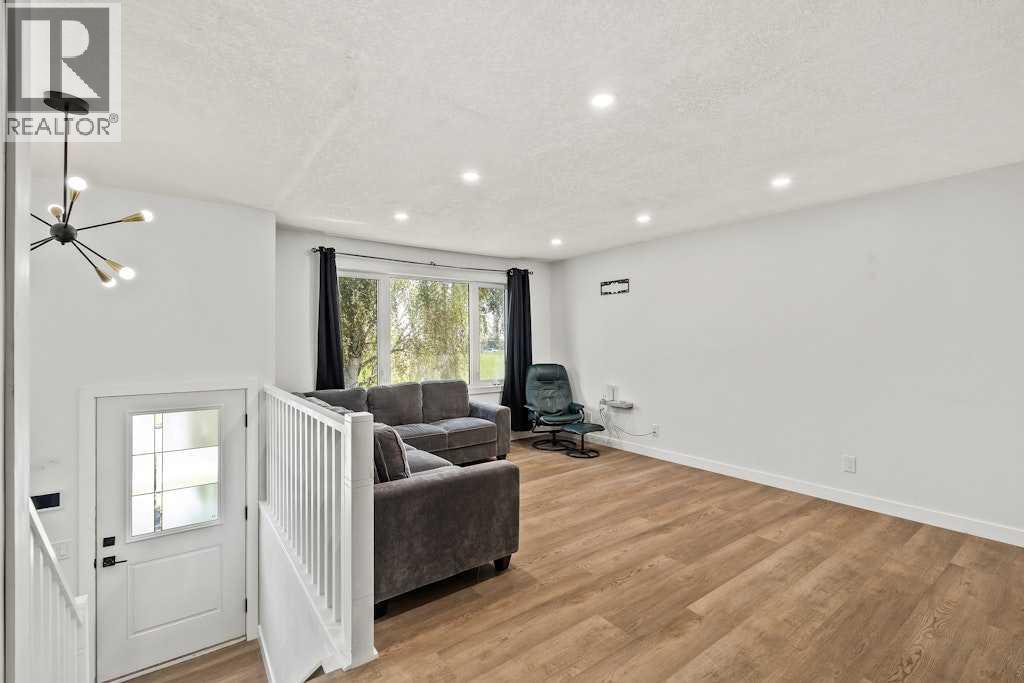 Single Family House Bi-level for Sale in  Rundlecairn Way NE Rundle Calgary 