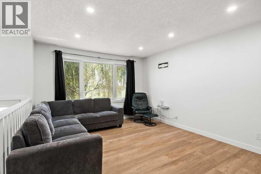 Single Family House Bi-level for Sale in  Rundlecairn Way NE Rundle Calgary 