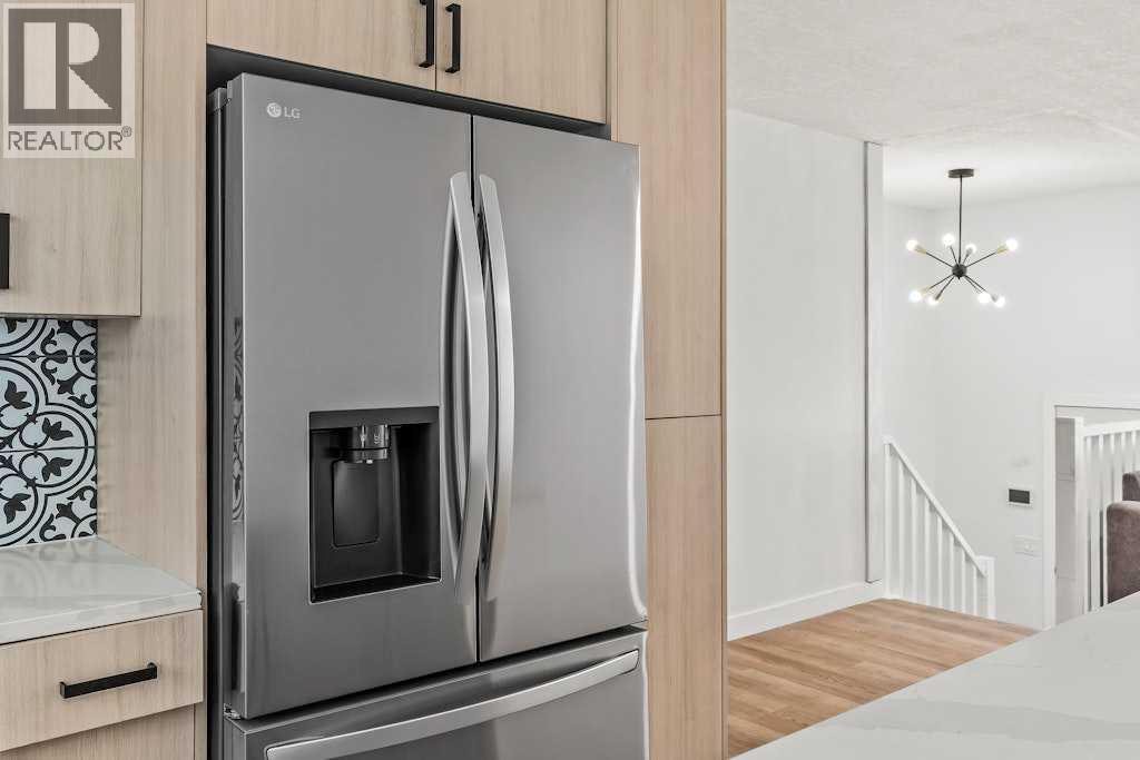 Single Family House Bi-level for Sale in  Rundlecairn Way NE Rundle Calgary 