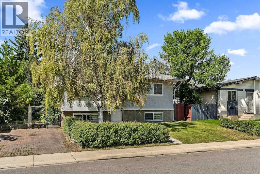 Single Family House Bi-level for Sale in  Rundlecairn Way NE Rundle Calgary 