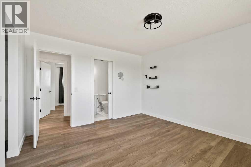 Single Family House Bi-level for Sale in  Rundlecairn Way NE Rundle Calgary 