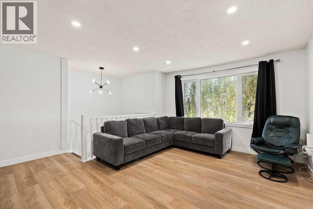 Single Family House Bi-level for Sale in  Rundlecairn Way NE Rundle Calgary 