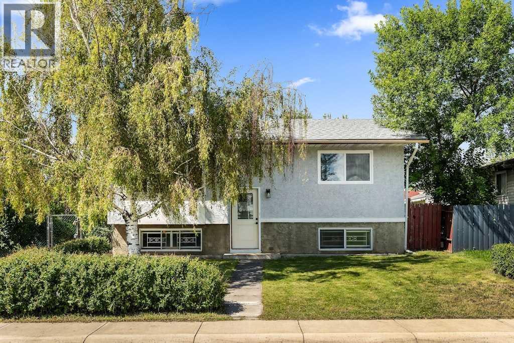 Single Family House Bi-level for Sale in  Rundlecairn Way NE Rundle Calgary 