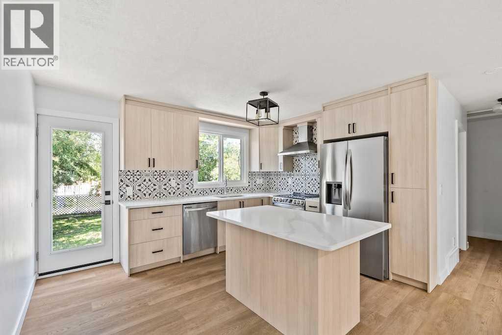 Single Family House Bi-level for Sale in  Rundlecairn Way NE Rundle Calgary 
