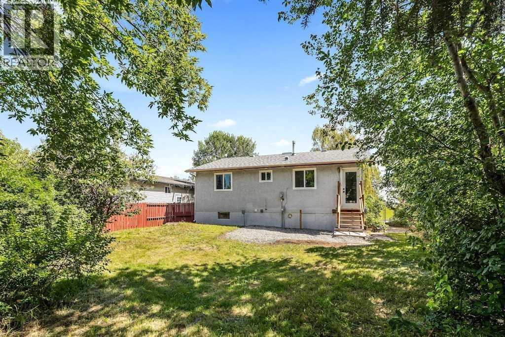 Single Family House Bi-level for Sale in  Rundlecairn Way NE Rundle Calgary 