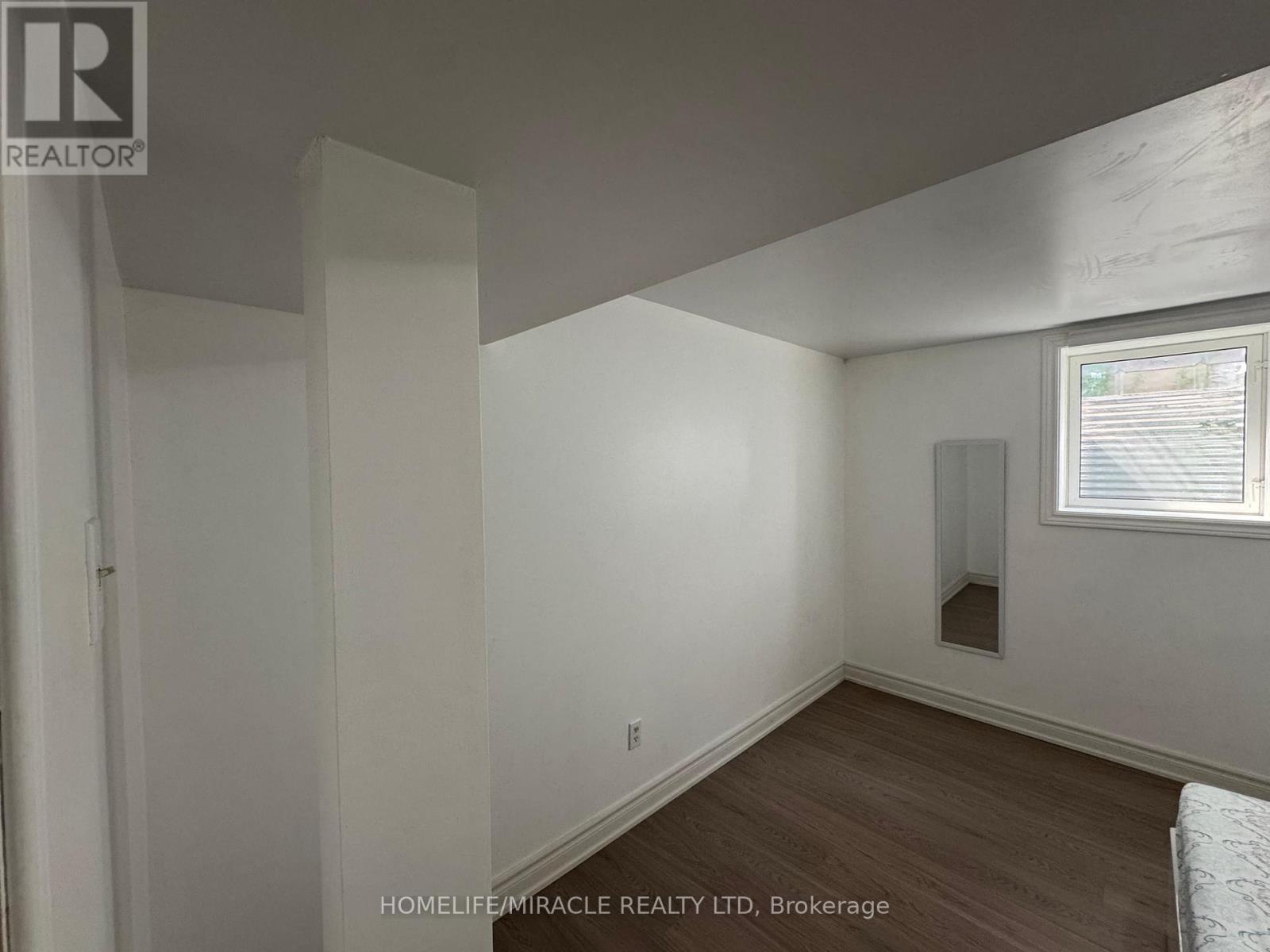 Photo 3 of 53 Parkside Drive, Brampton ON