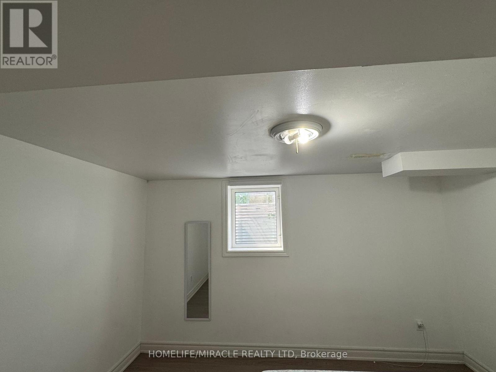 Photo 4 of 53 Parkside Drive, Brampton ON