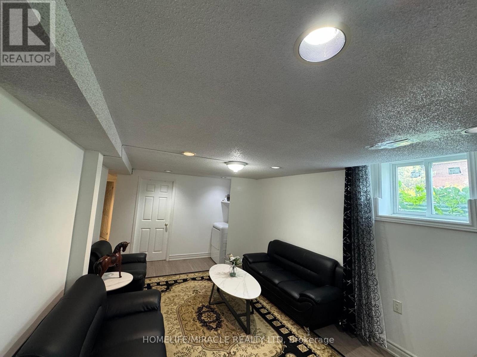 Photo 5 of 53 Parkside Drive, Brampton ON