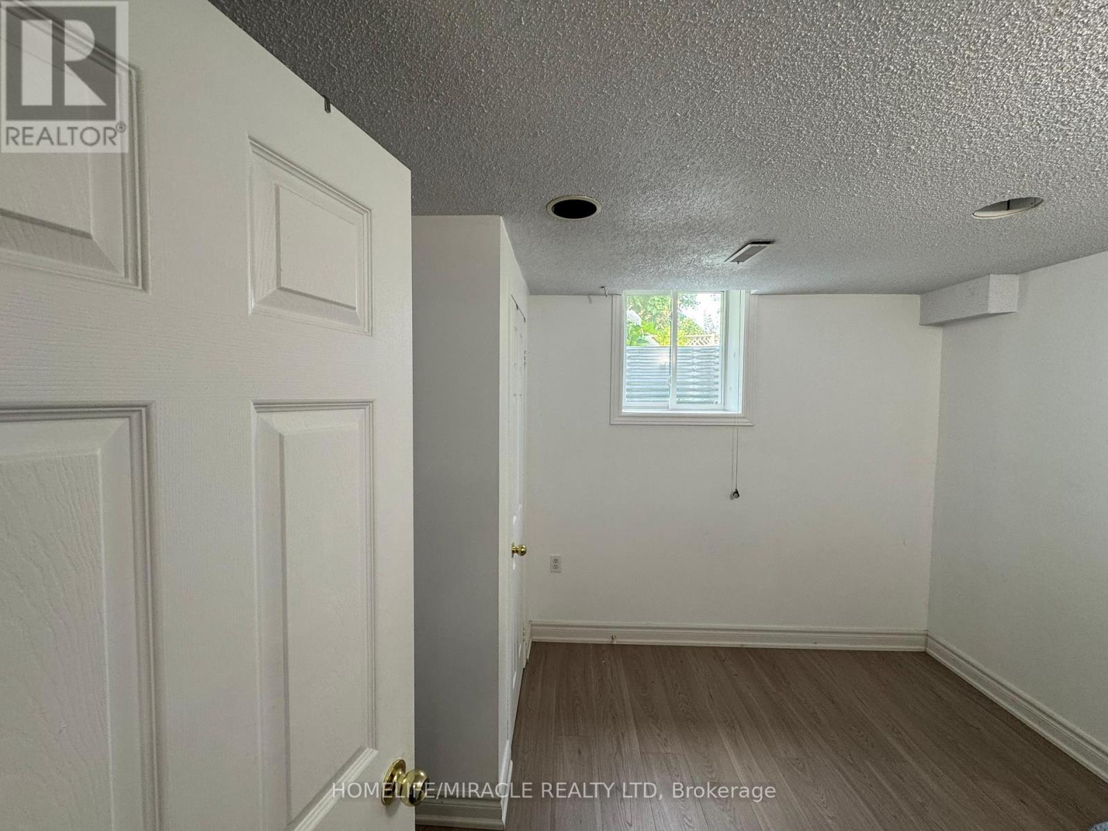 Photo 6 of 53 Parkside Drive, Brampton ON