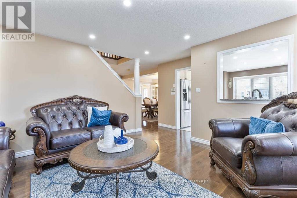 Photo 3 of 3875 Thomas Street, Mississauga ON