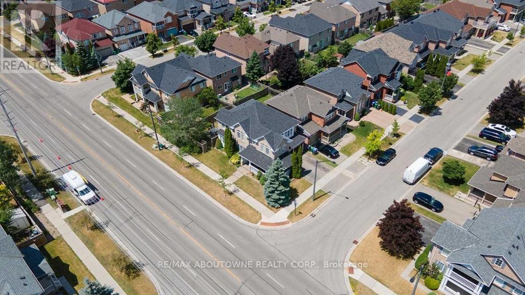 Photo 2 of 3875 Thomas Street, Mississauga ON