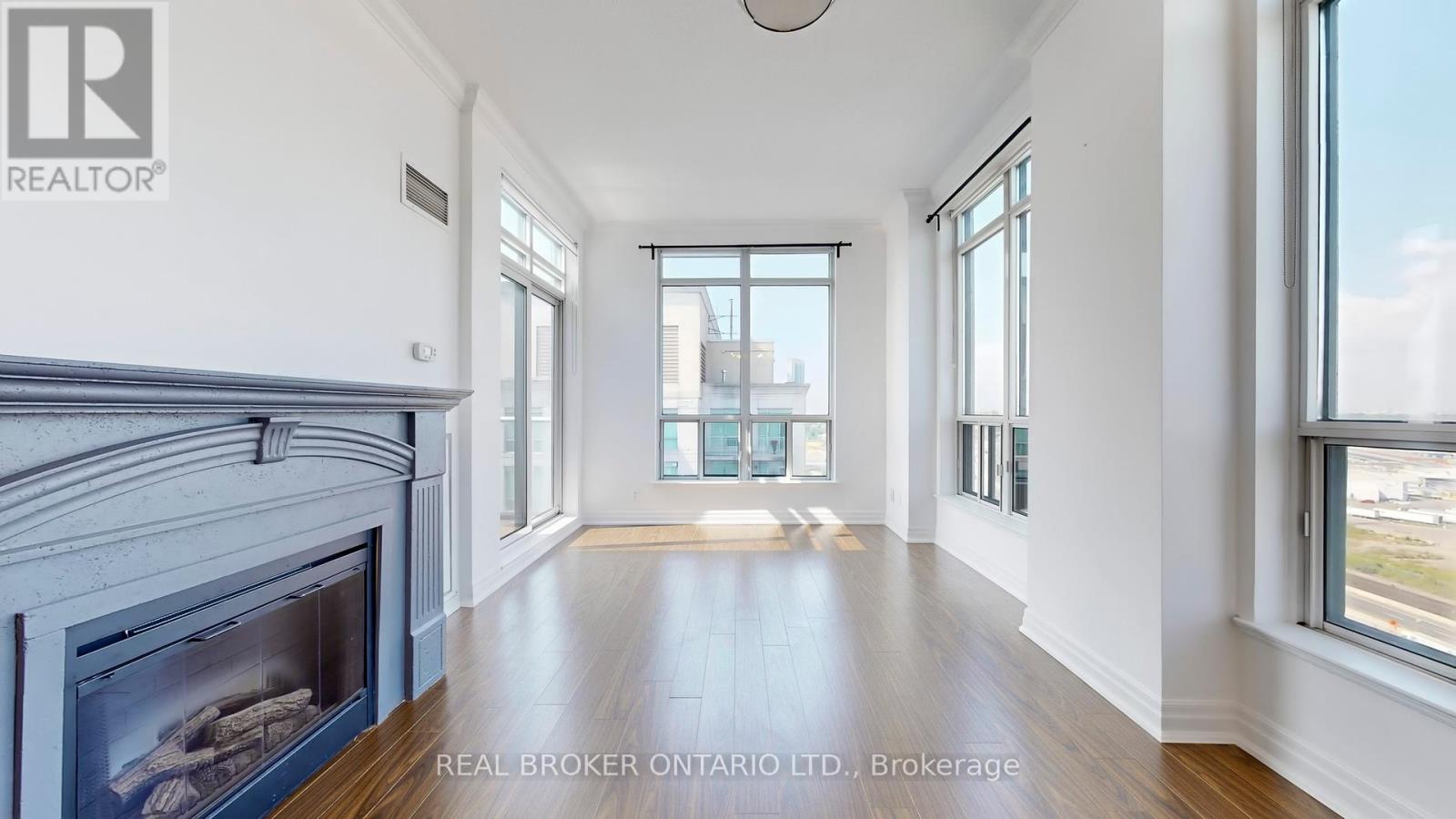 Photo 10 of Ph 7 2087 Lake Shore Boulevard W, Toronto ON