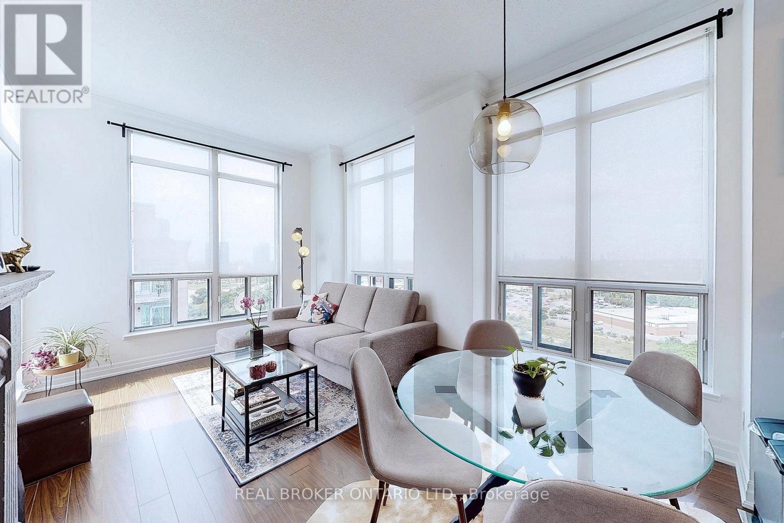 Photo 12 of Ph 7 2087 Lake Shore Boulevard W, Toronto ON