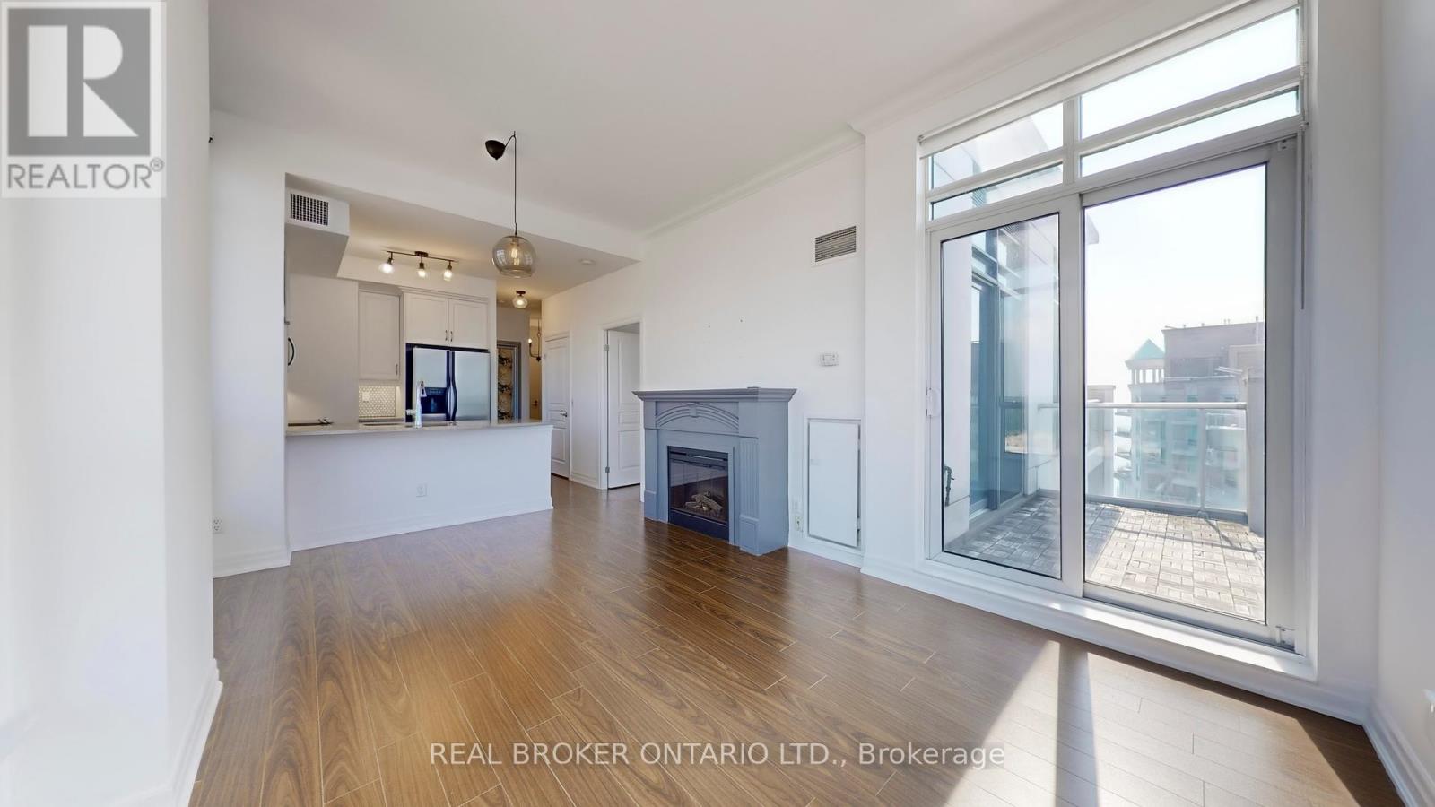 Photo 15 of Ph 7 2087 Lake Shore Boulevard W, Toronto ON