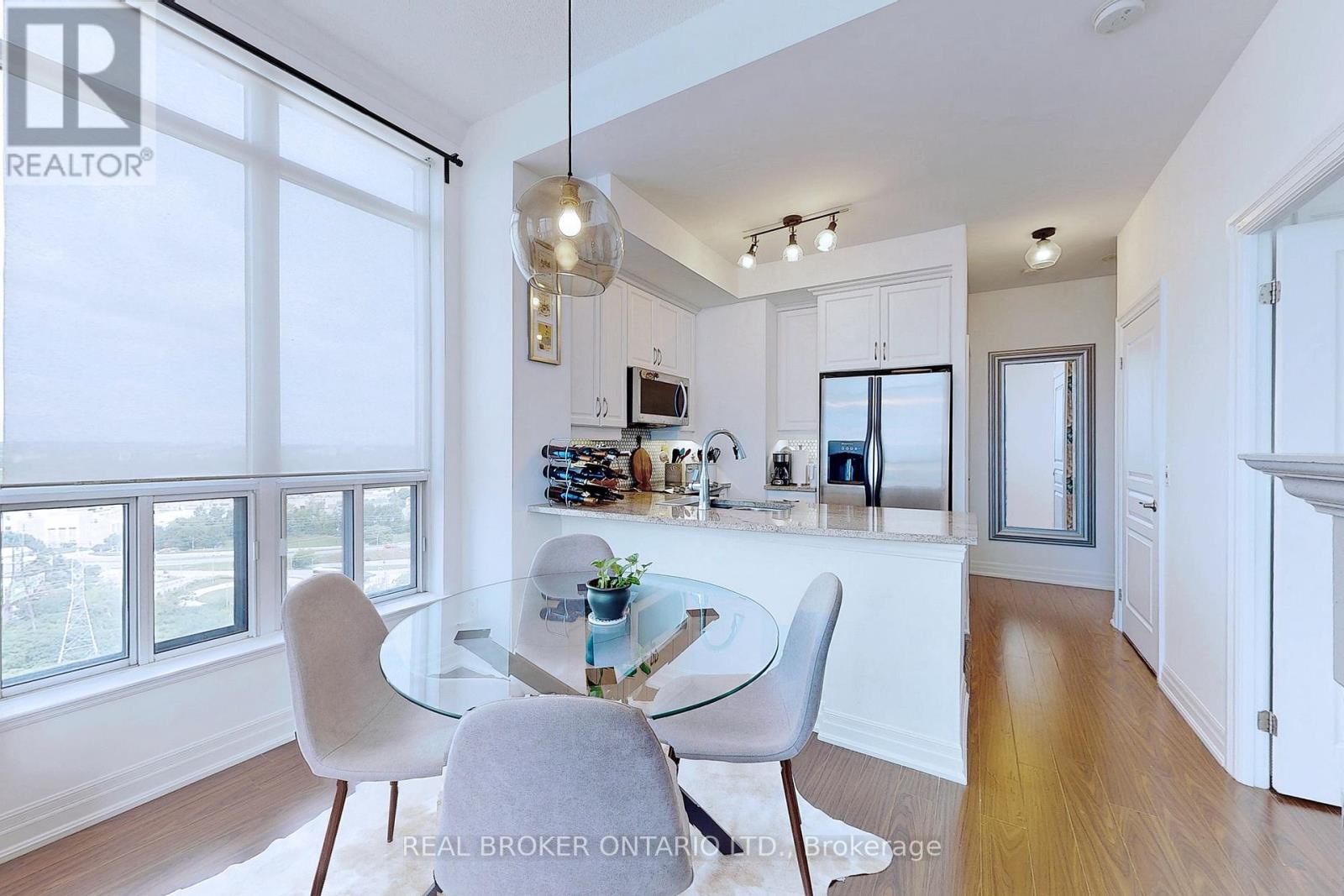 Photo 16 of Ph 7 2087 Lake Shore Boulevard W, Toronto ON