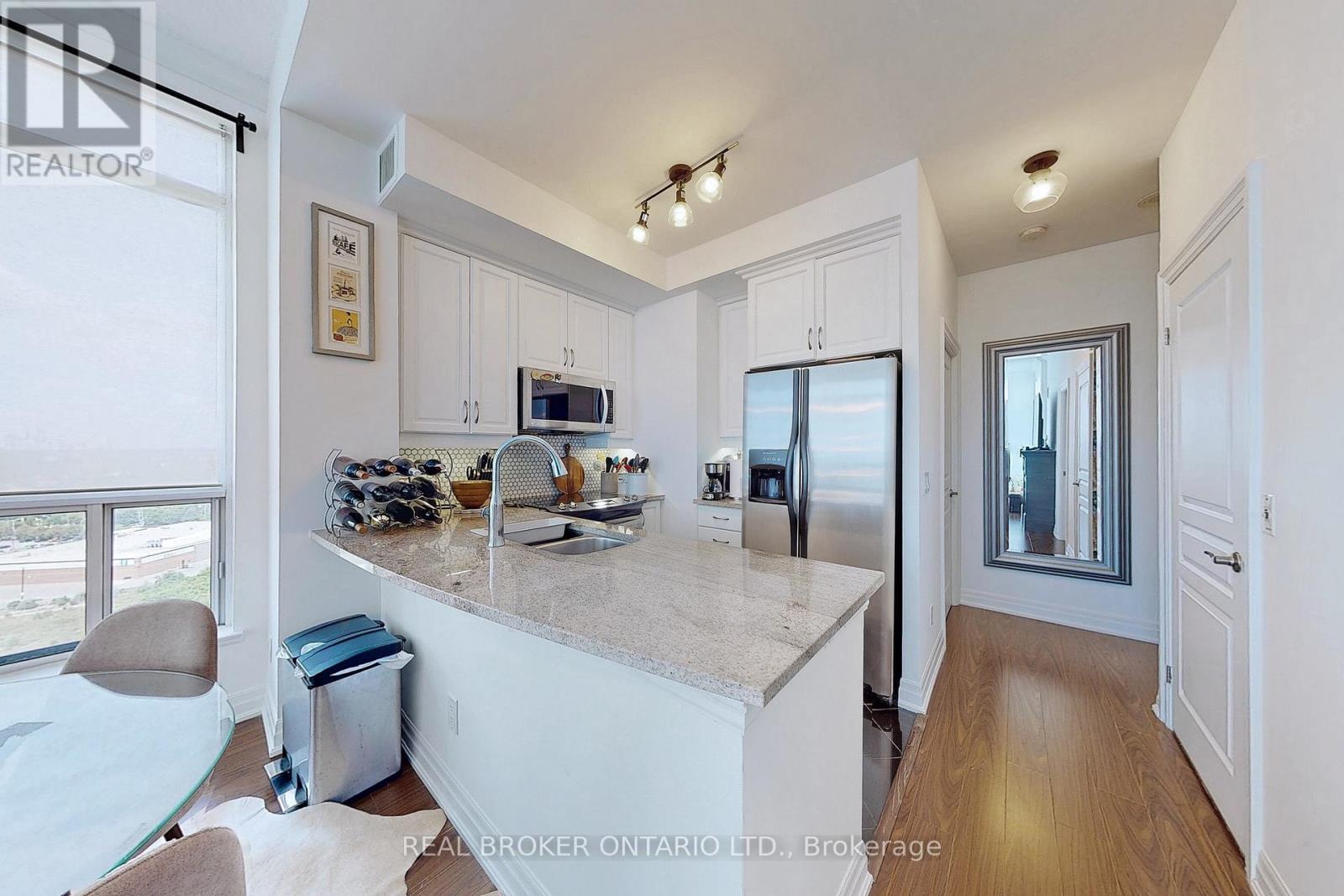 Photo 17 of Ph 7 2087 Lake Shore Boulevard W, Toronto ON
