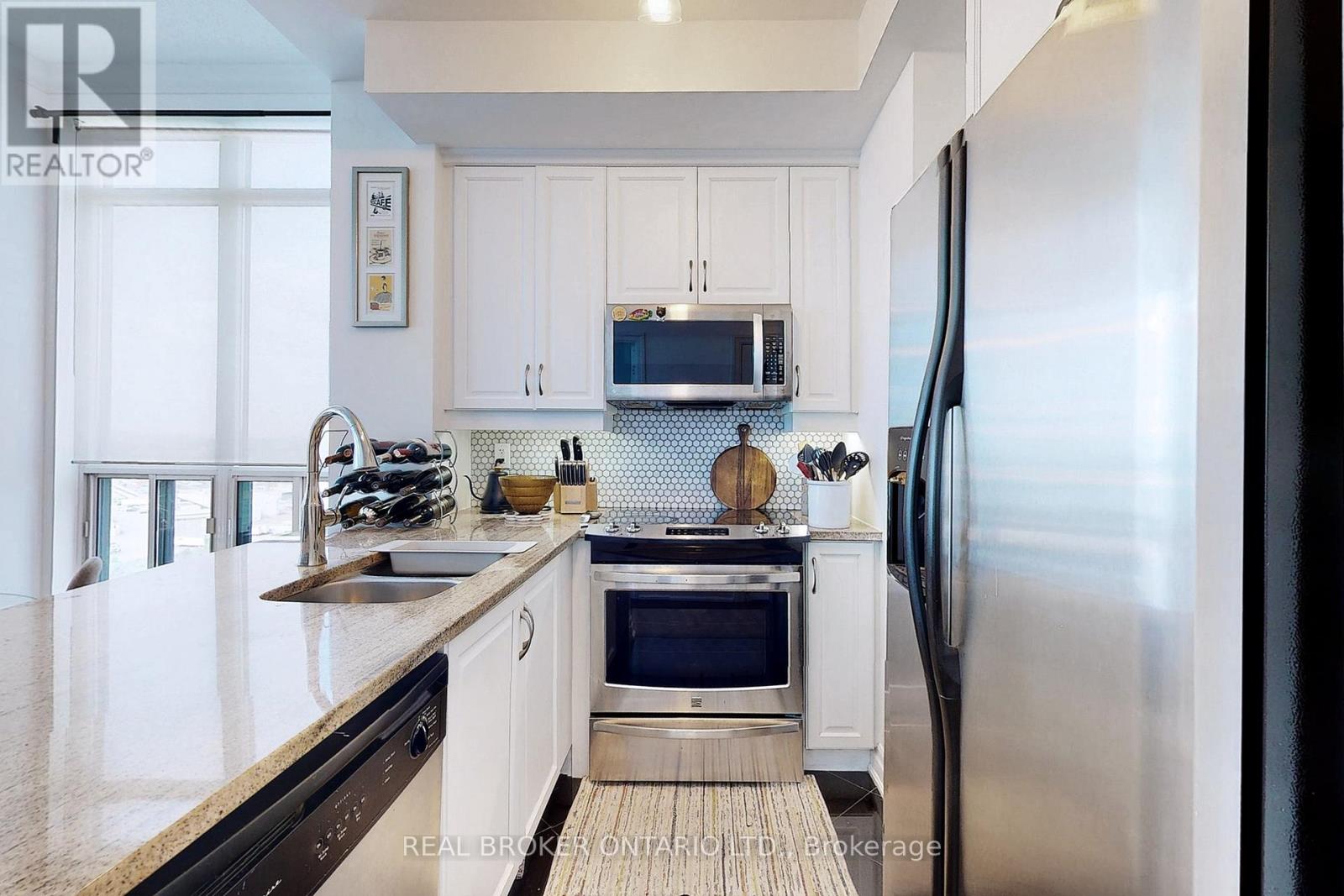 Photo 18 of Ph 7 2087 Lake Shore Boulevard W, Toronto ON
