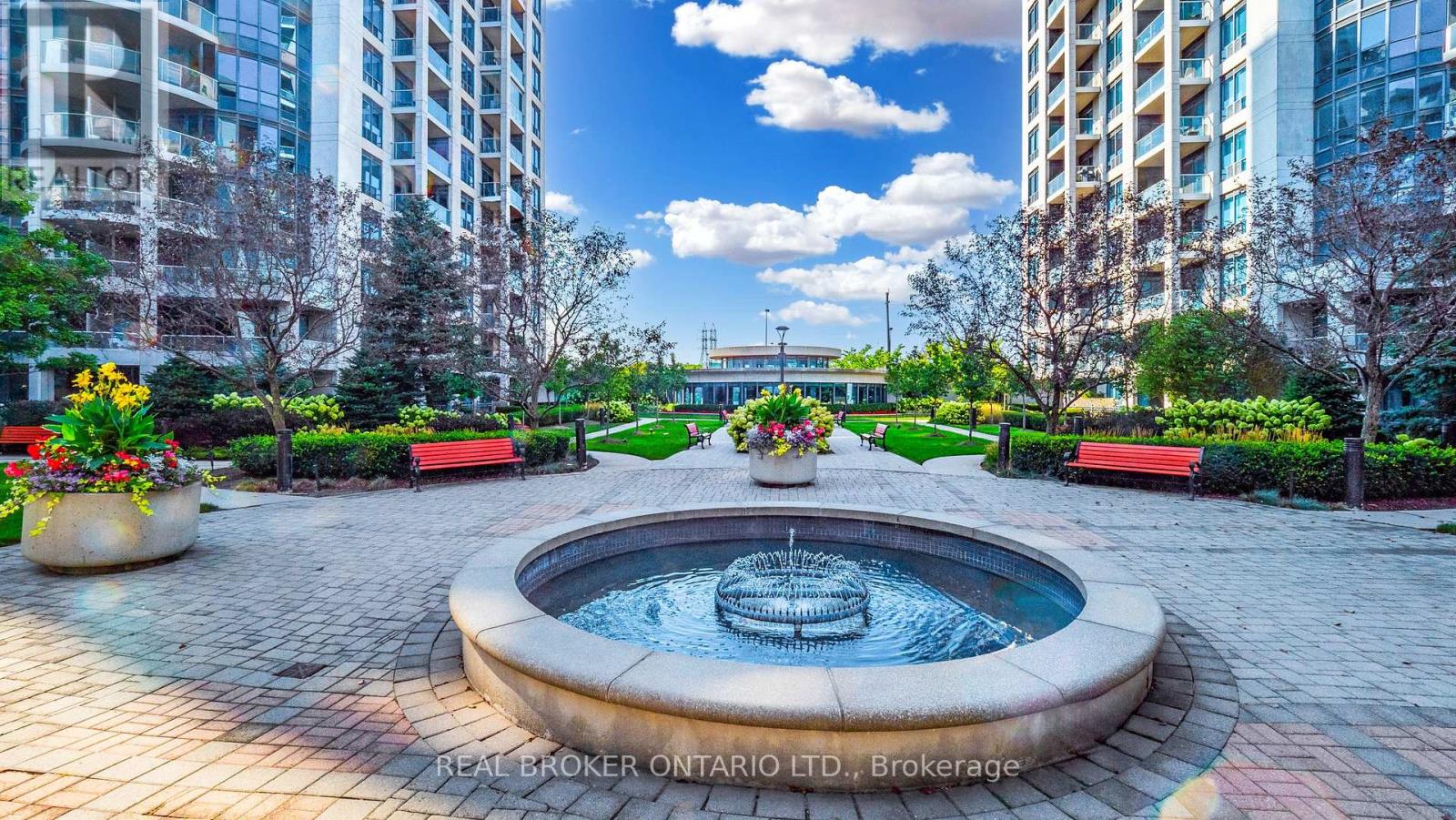 Photo 2 of Ph 7 2087 Lake Shore Boulevard W, Toronto ON