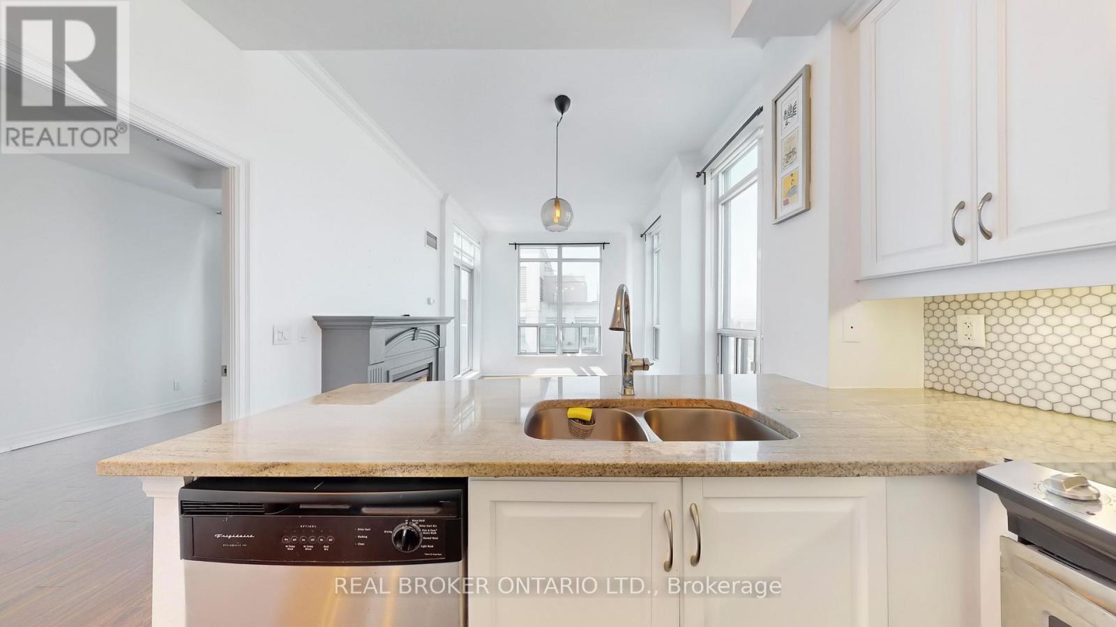Photo 20 of Ph 7 2087 Lake Shore Boulevard W, Toronto ON