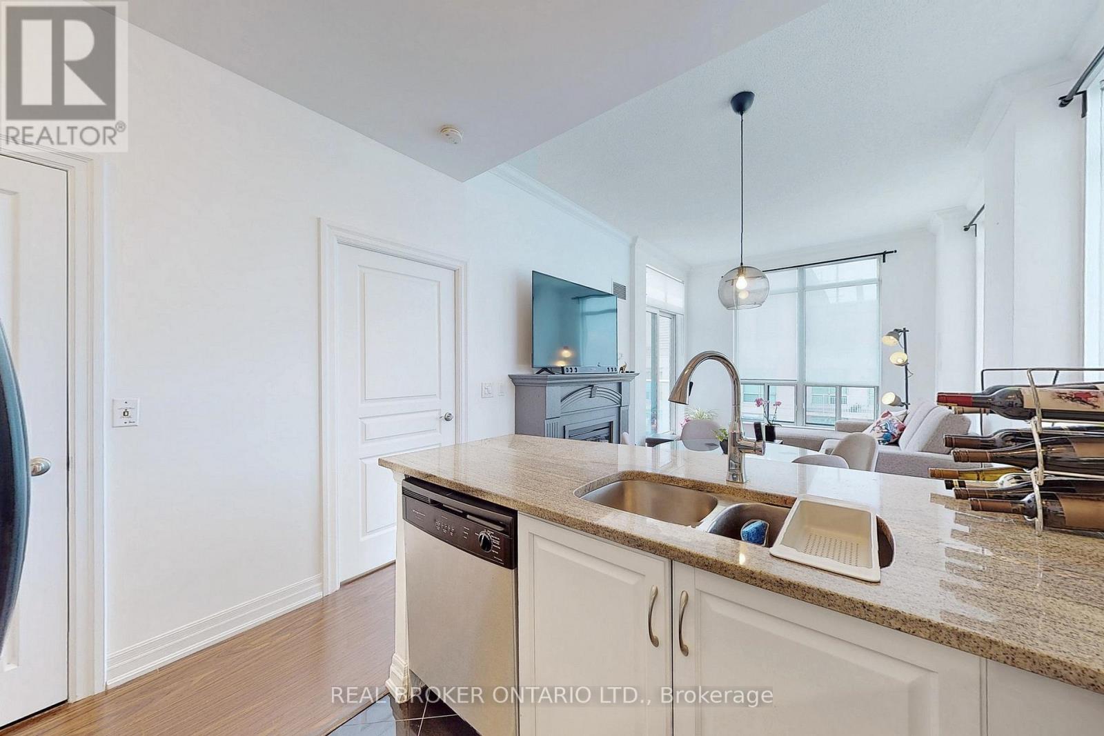 Photo 21 of Ph 7 2087 Lake Shore Boulevard W, Toronto ON