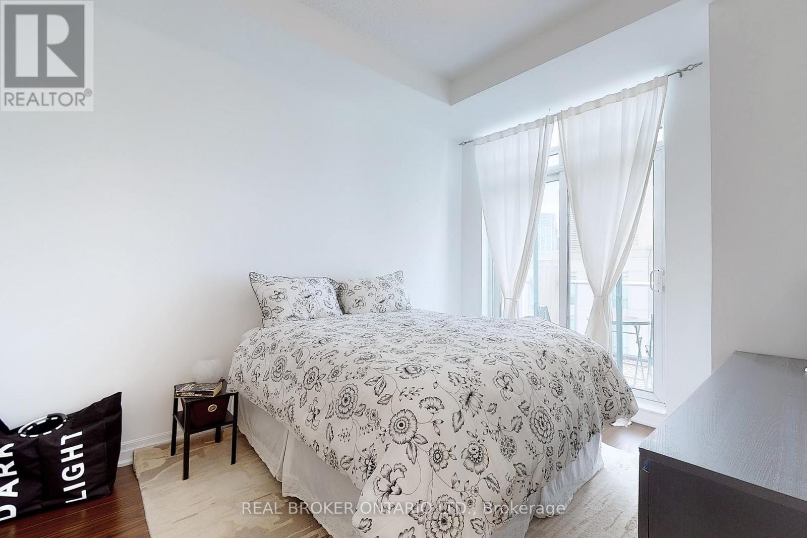 Photo 23 of Ph 7 2087 Lake Shore Boulevard W, Toronto ON