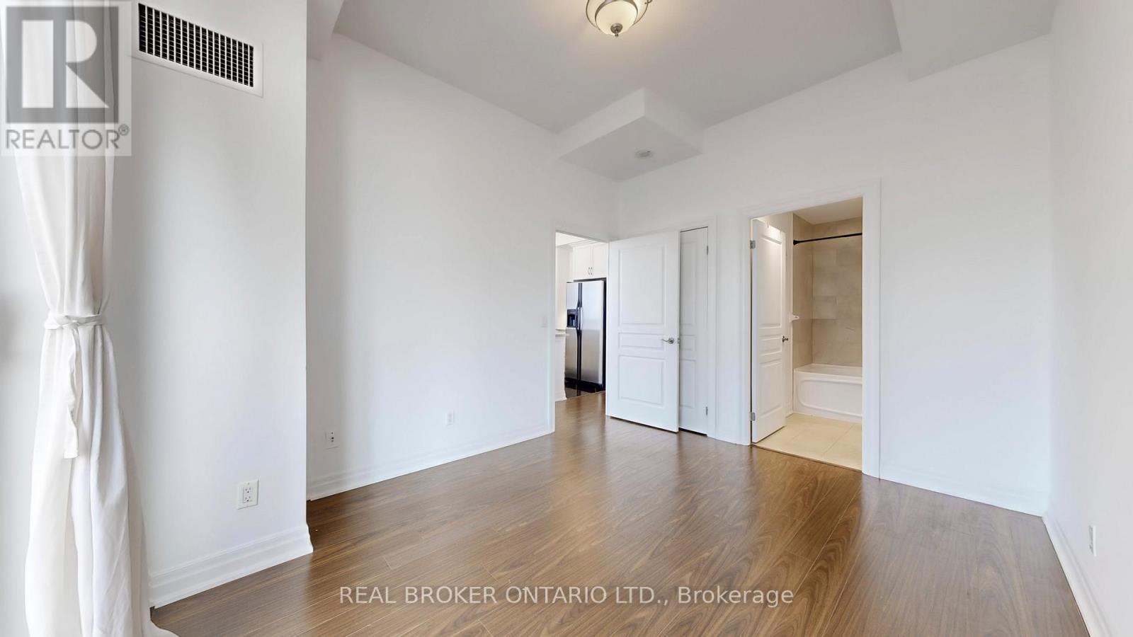 Photo 24 of Ph 7 2087 Lake Shore Boulevard W, Toronto ON