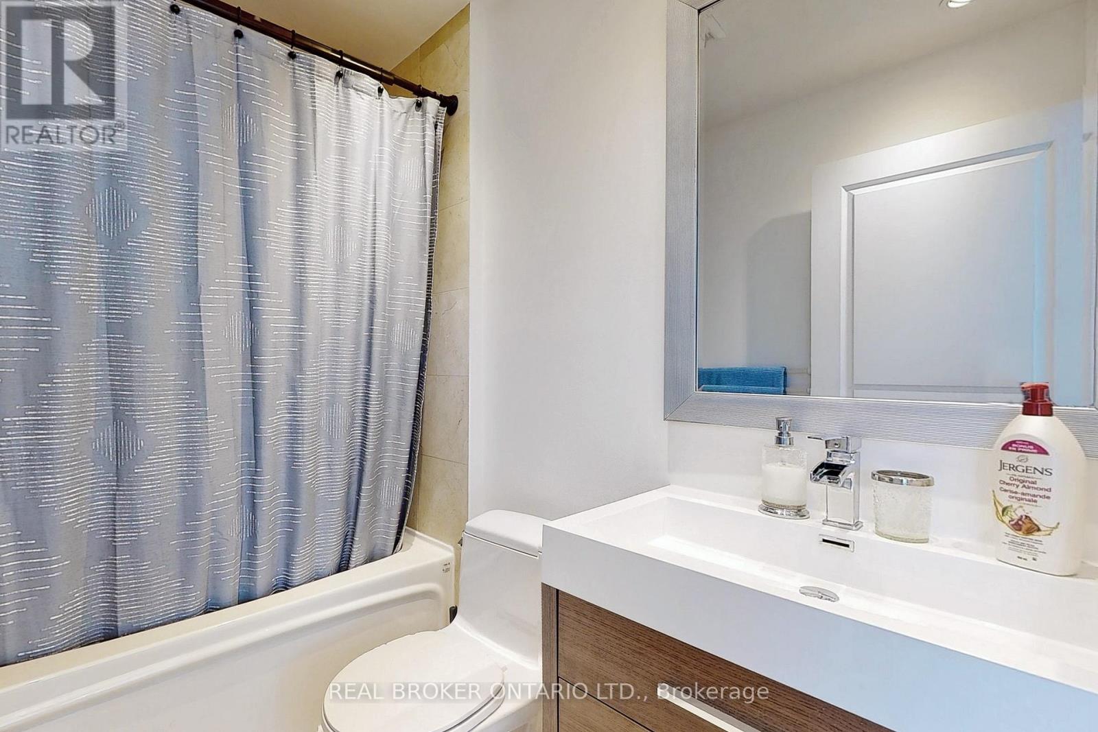 Photo 30 of Ph 7 2087 Lake Shore Boulevard W, Toronto ON