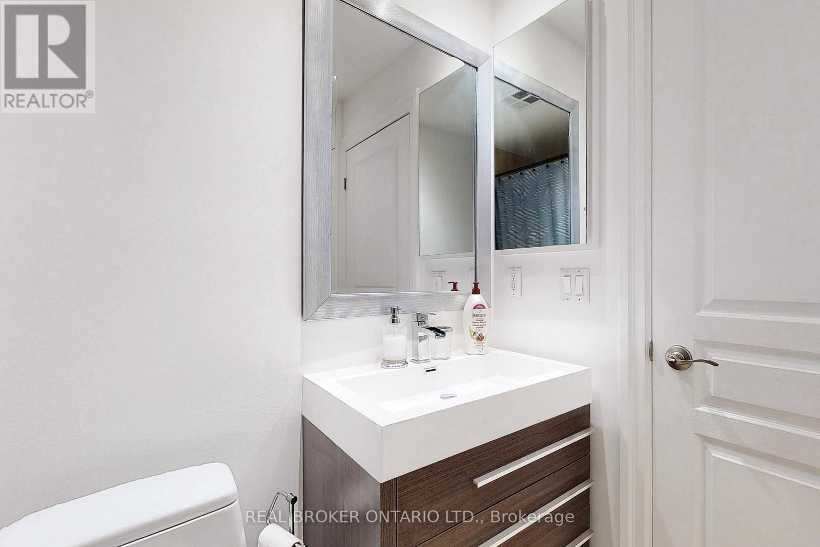 Photo 32 of Ph 7 2087 Lake Shore Boulevard W, Toronto ON