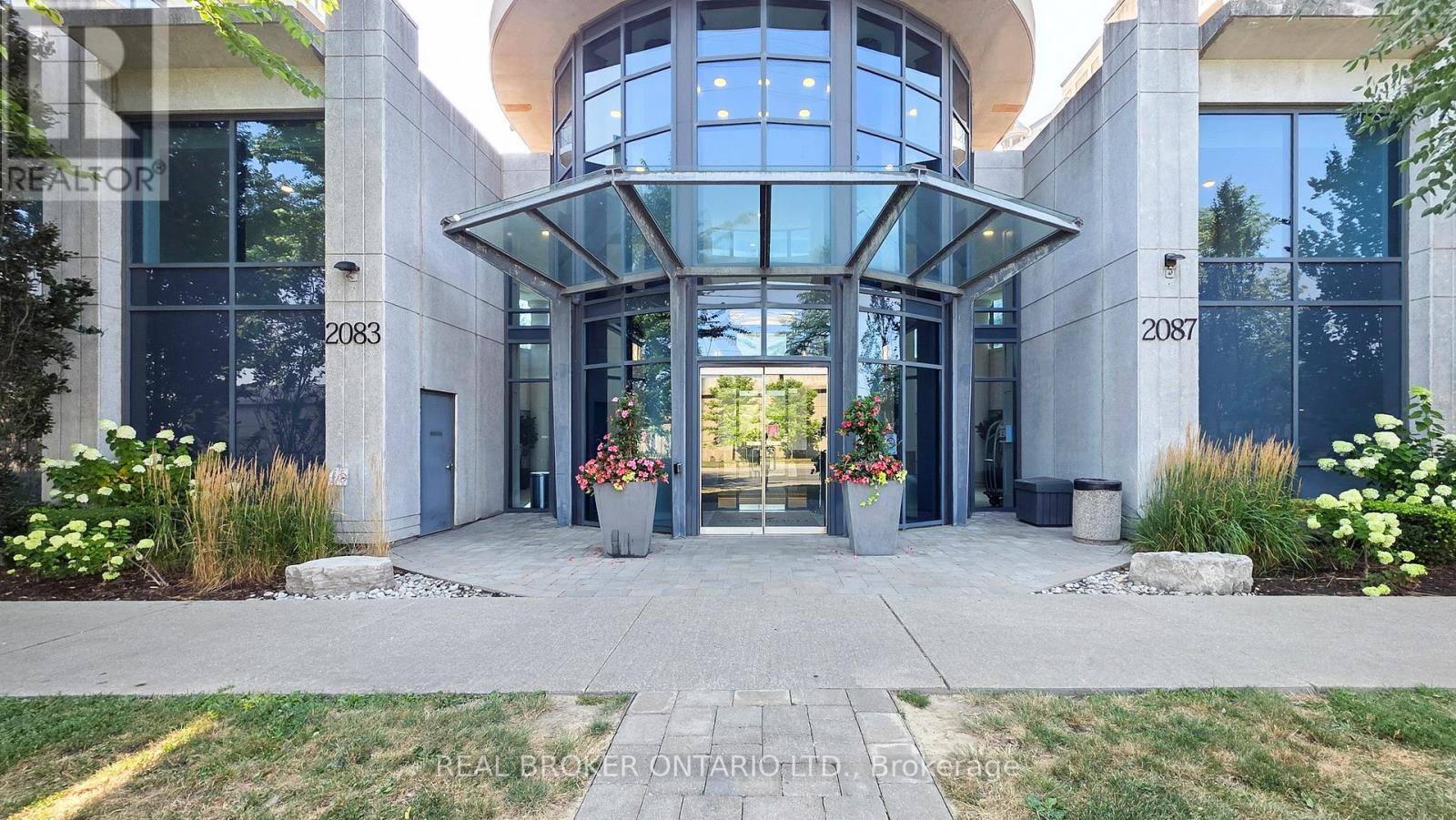 Photo 4 of Ph 7 2087 Lake Shore Boulevard W, Toronto ON
