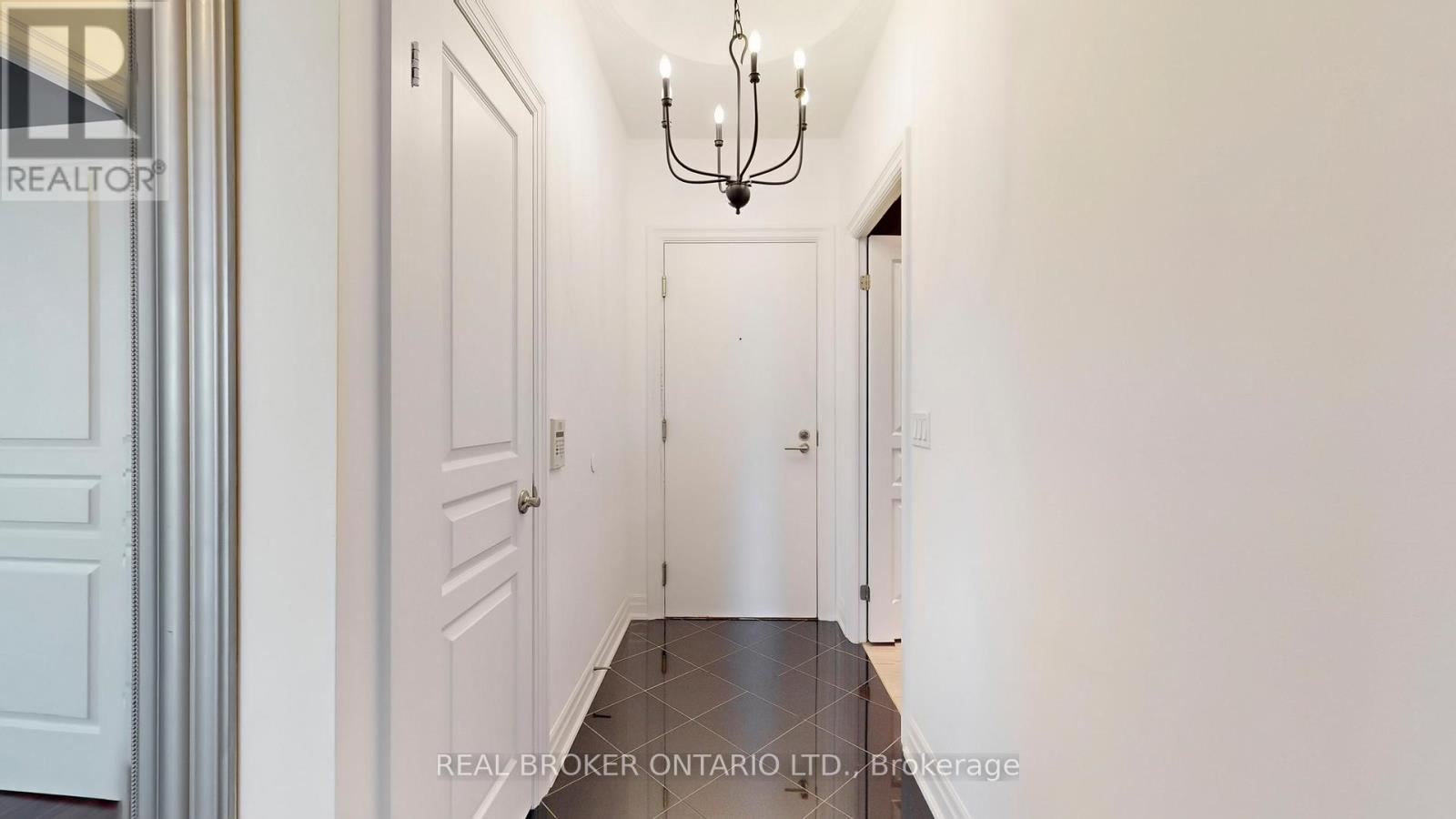 Photo 8 of Ph 7 2087 Lake Shore Boulevard W, Toronto ON