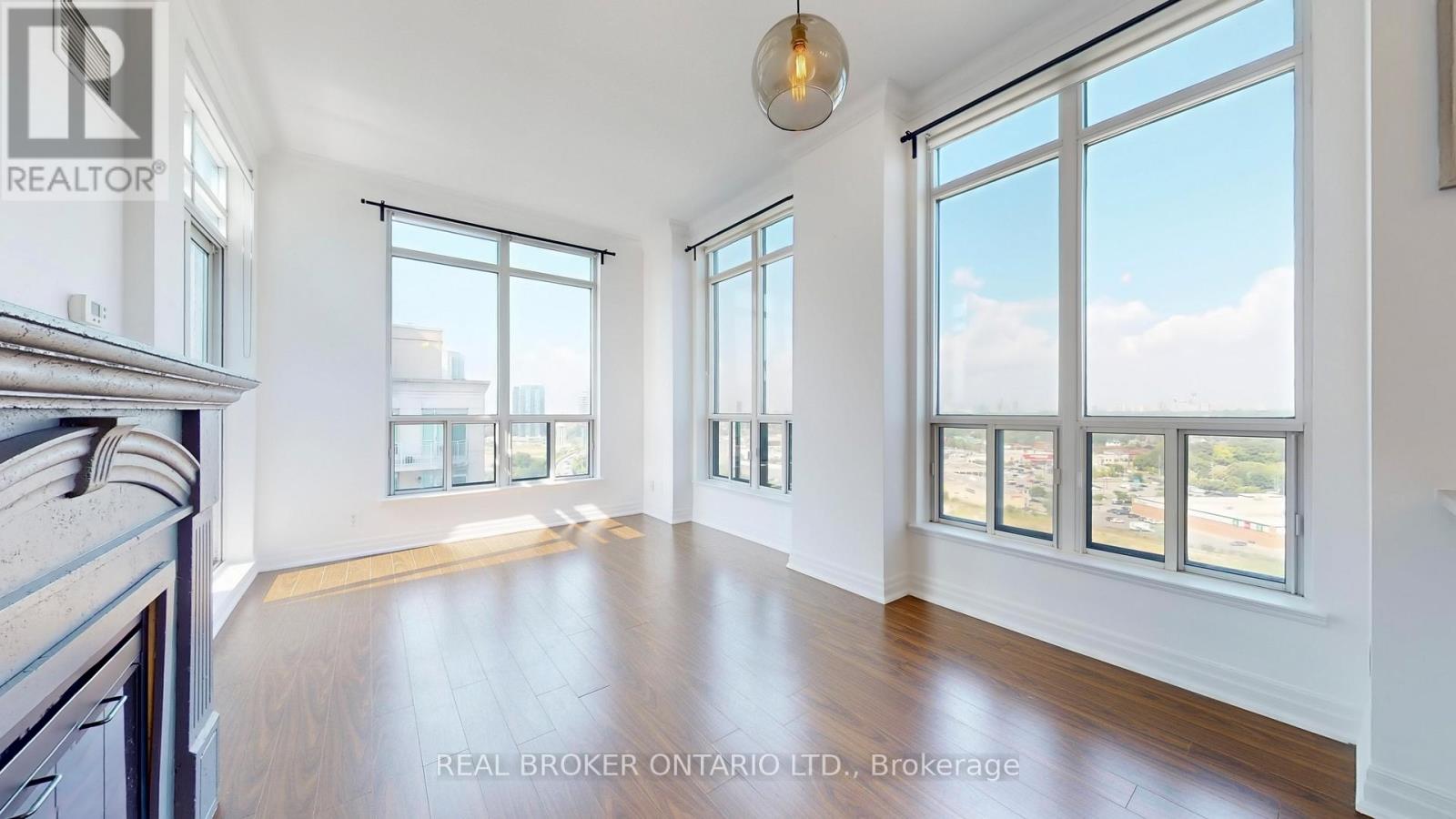 Photo 9 of Ph 7 2087 Lake Shore Boulevard W, Toronto ON