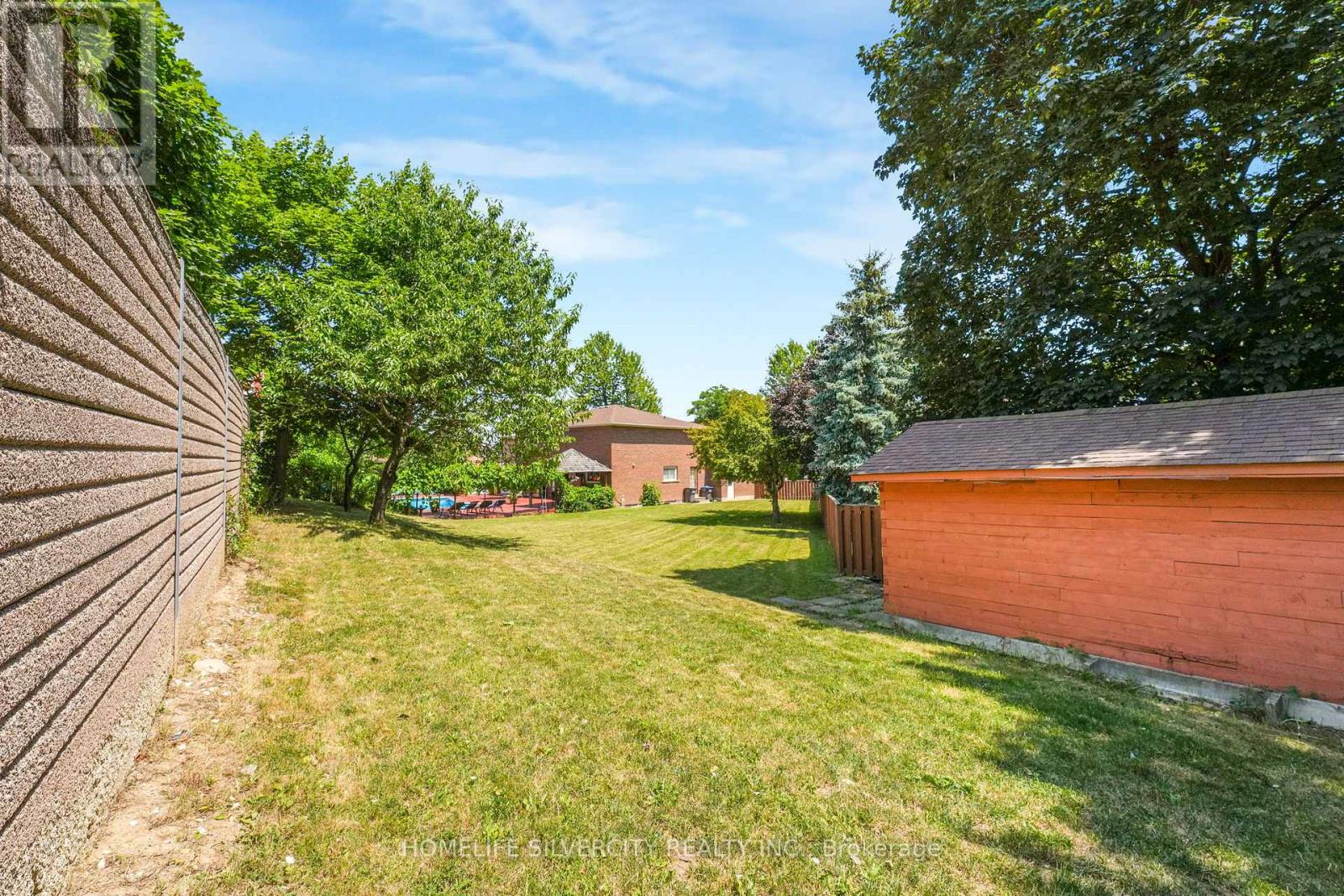 Photo 37 of 16 Pacific Lane, Brampton ON