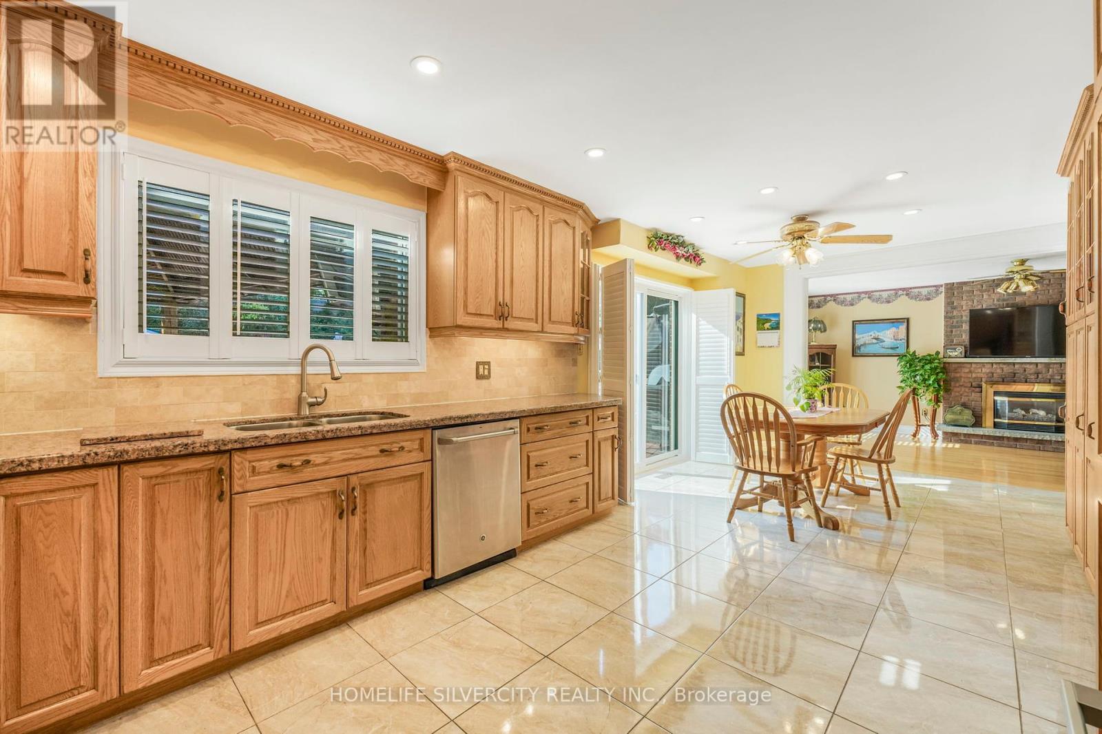 Photo 34 of 16 Pacific Lane, Brampton ON