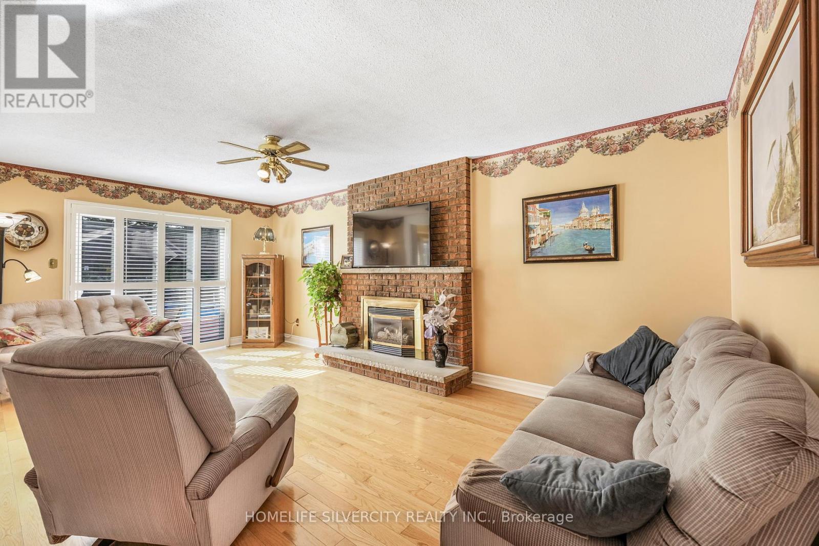 Photo 26 of 16 Pacific Lane, Brampton ON