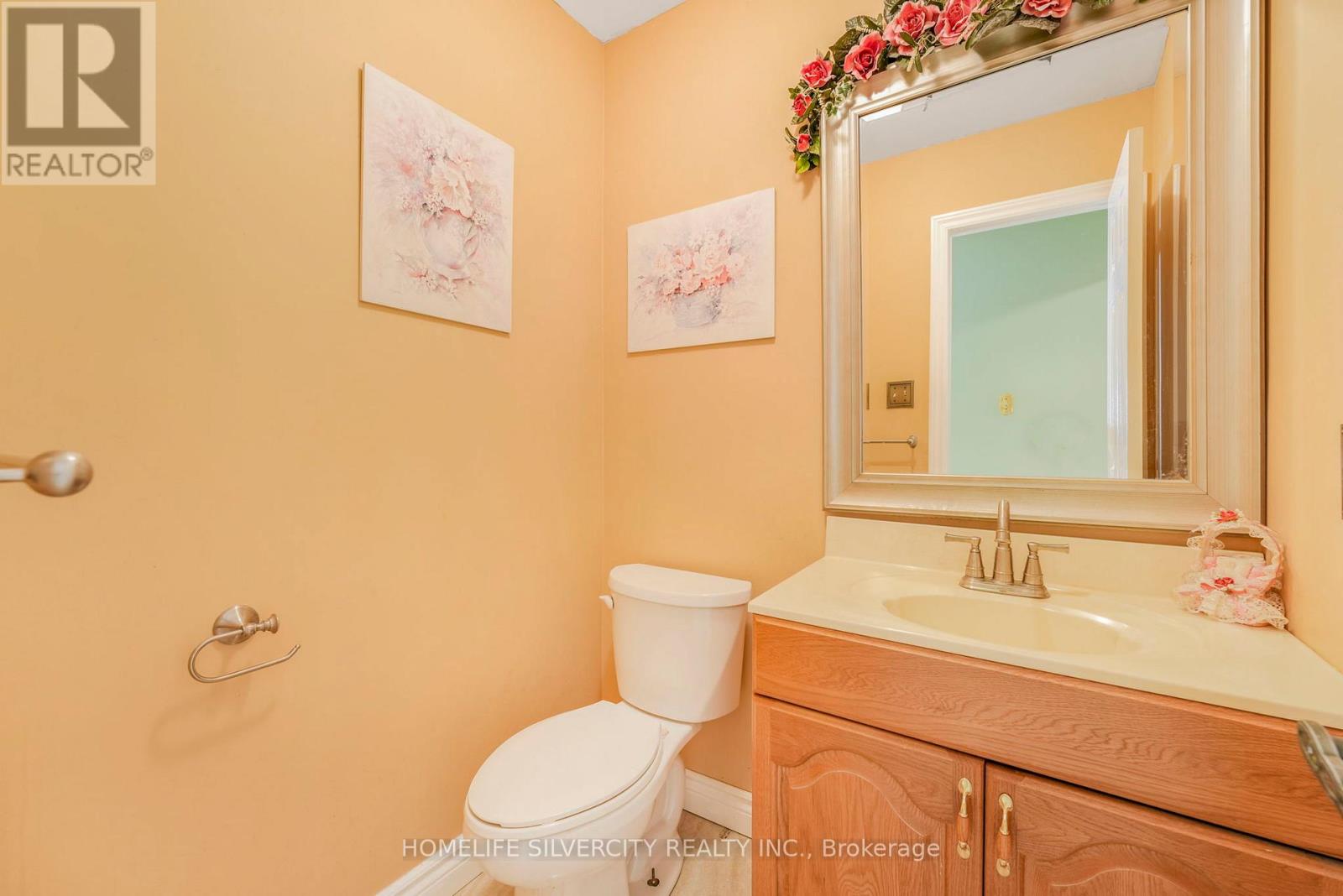 Photo 32 of 16 Pacific Lane, Brampton ON