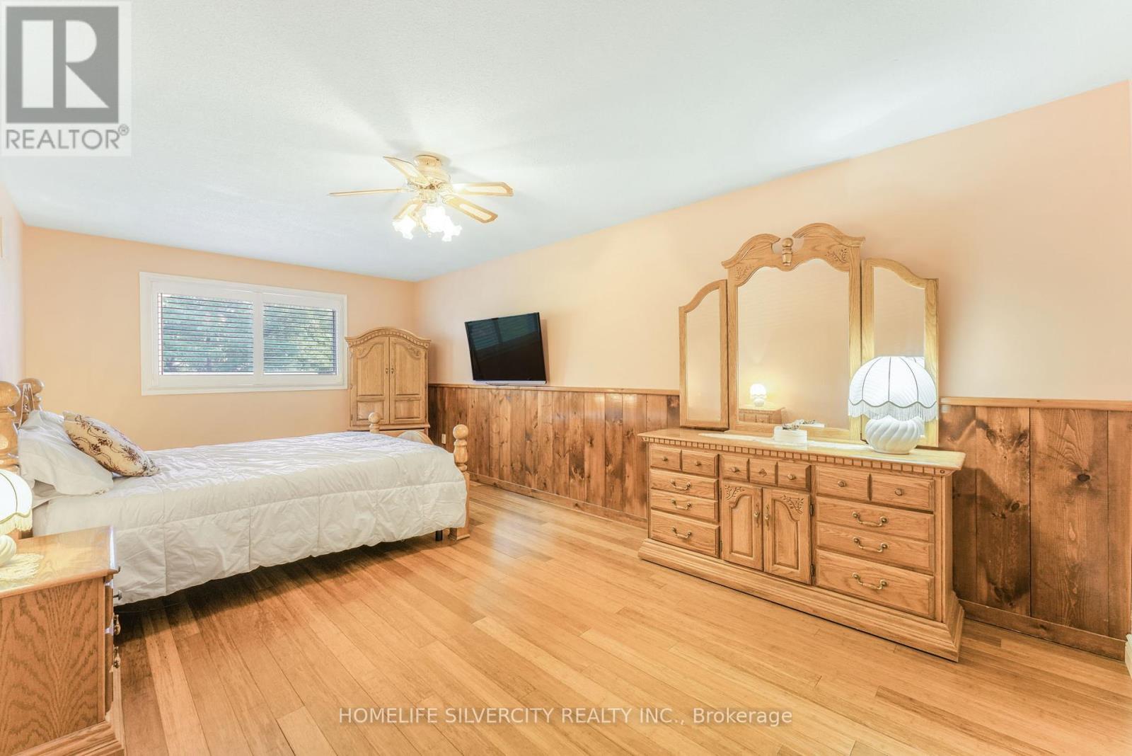 Photo 42 of 16 Pacific Lane, Brampton ON