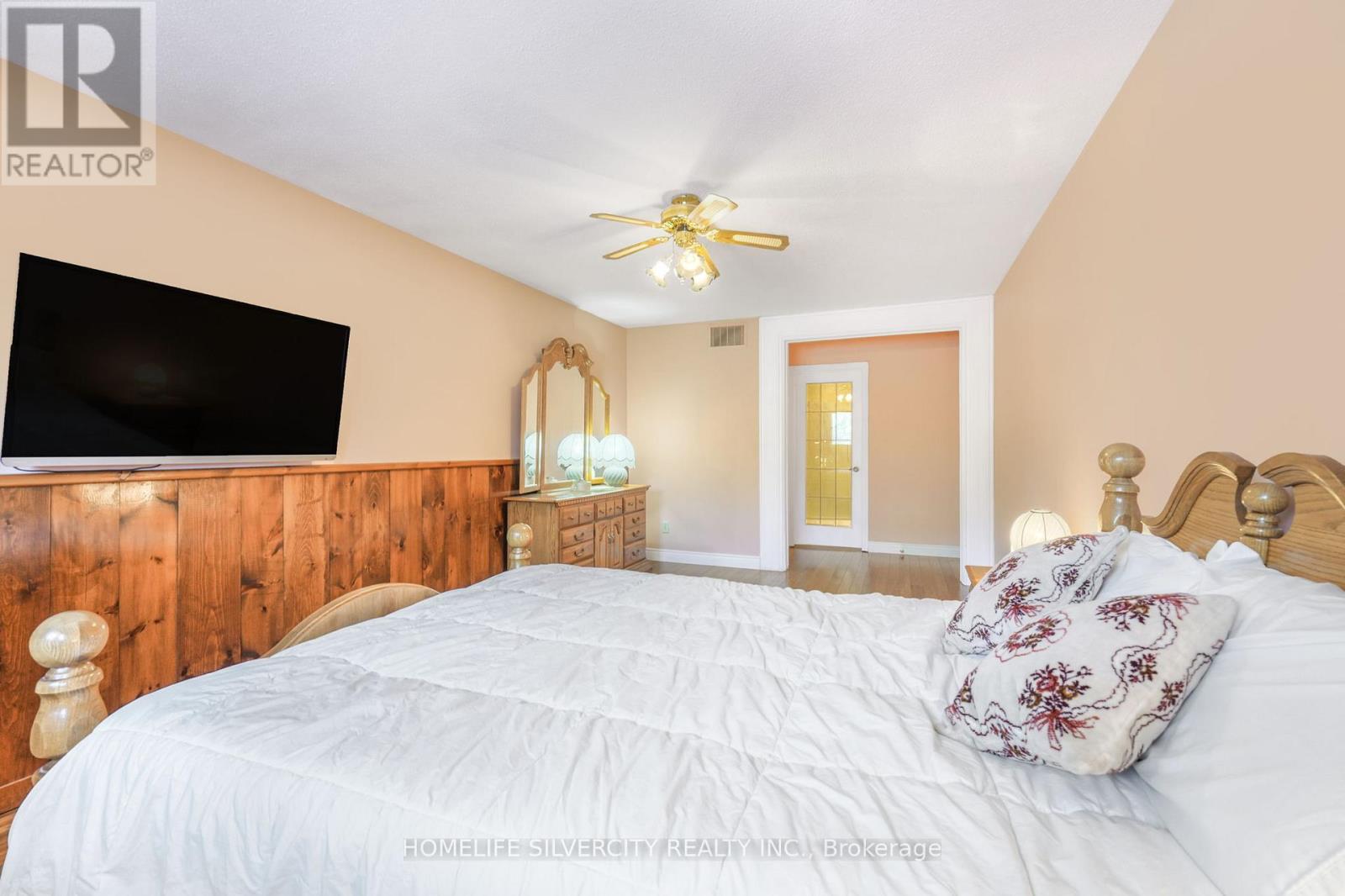 Photo 29 of 16 Pacific Lane, Brampton ON