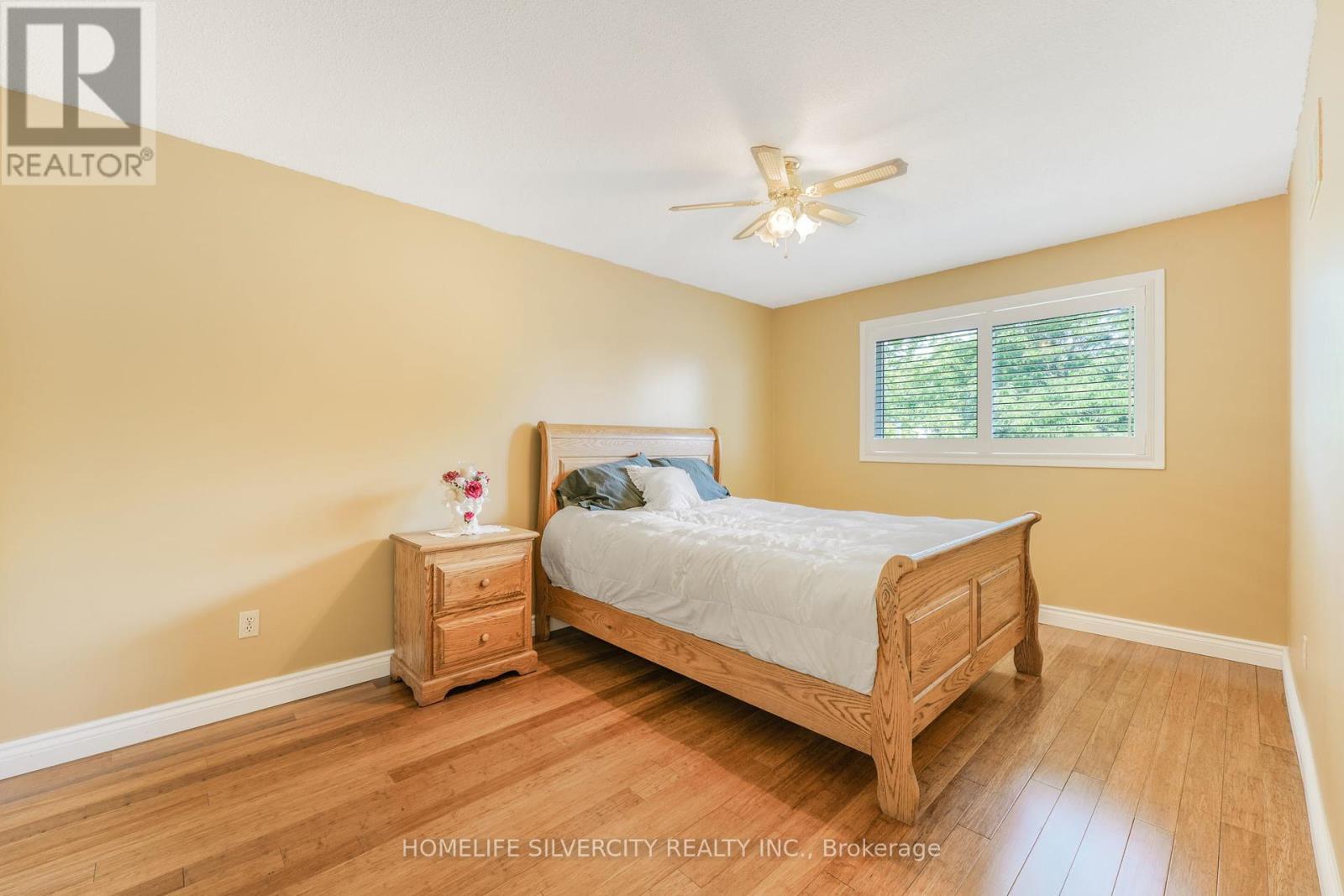 Photo 15 of 16 Pacific Lane, Brampton ON