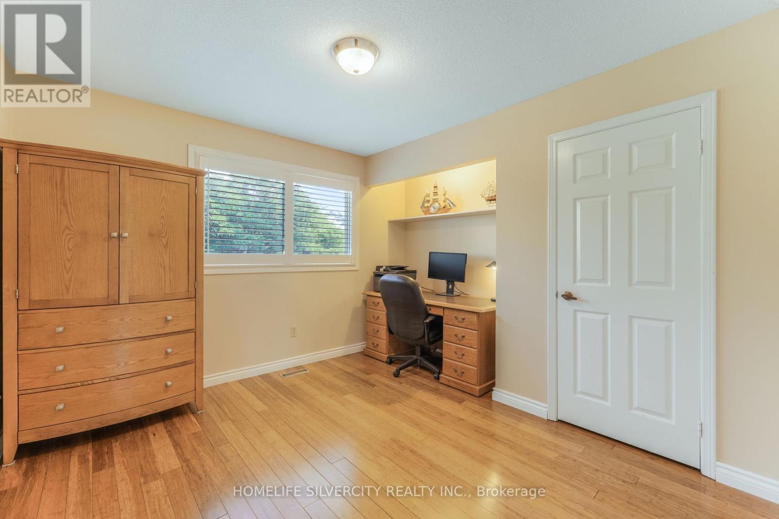 Photo 17 of 16 Pacific Lane, Brampton ON
