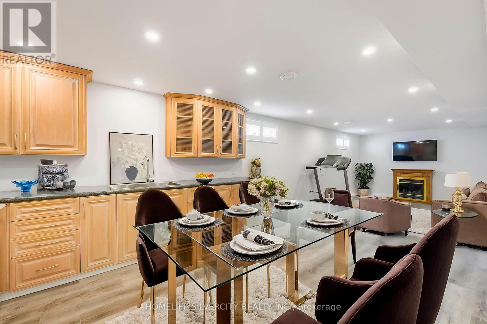 Photo 16 of 16 Pacific Lane, Brampton ON