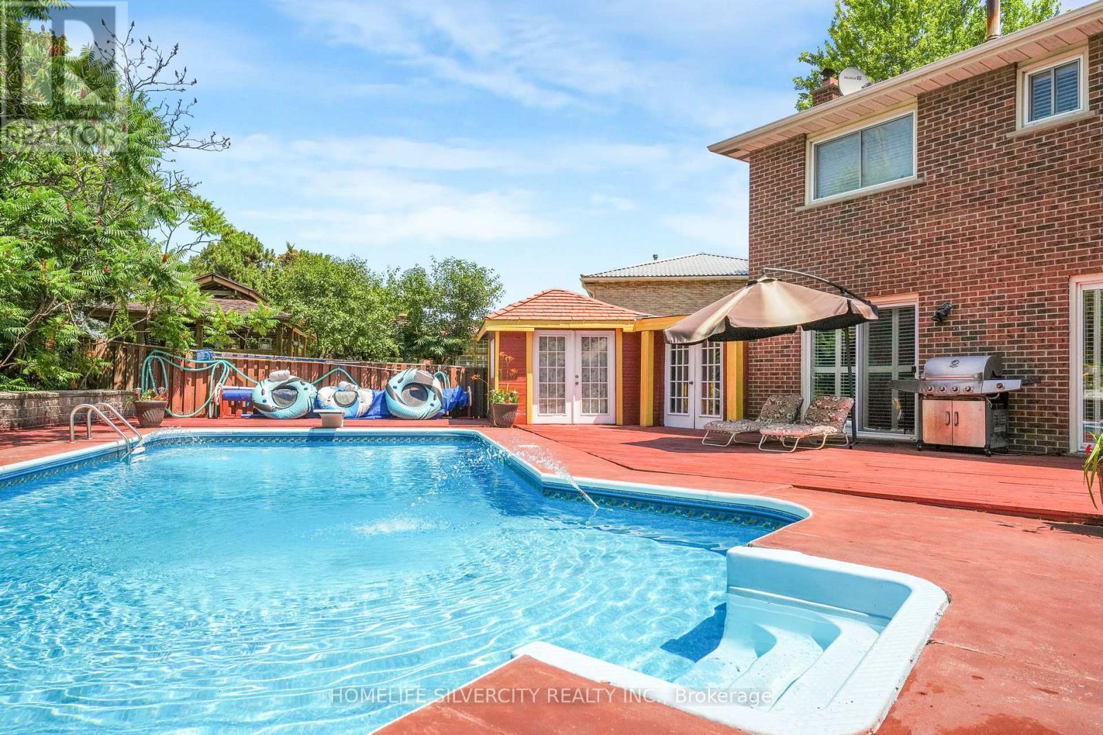 Photo 19 of 16 Pacific Lane, Brampton ON