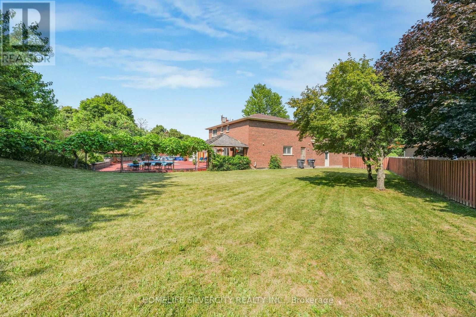 Photo 20 of 16 Pacific Lane, Brampton ON