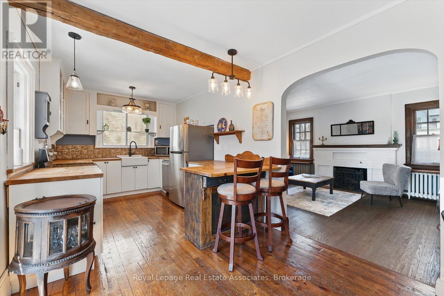Photo 15 of 30 Oakwood Avenue S, Mississauga ON